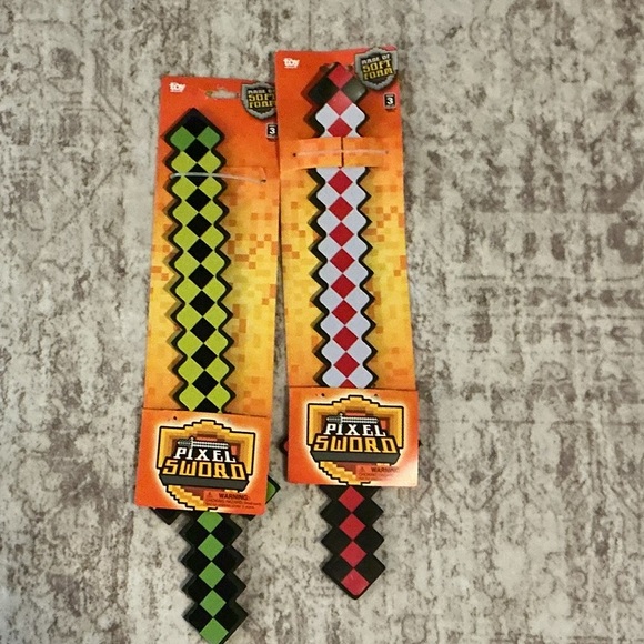 Pixel Sword Toy Set - Green and Red - Picture 1 of 3